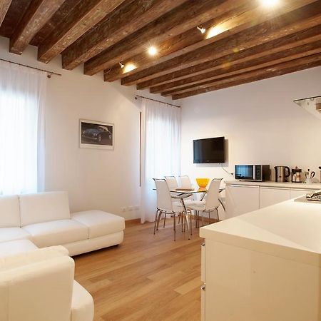 The Lion'S House Apt2 البندقية الغرفة الصورة